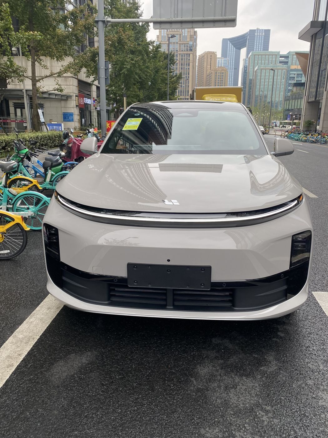 j9官网 MEGA 高压纯电 MPV